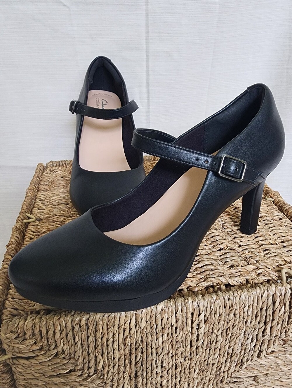 Clarks Ambyr Shine Black Leather Mary Jane Platform Pumps Size 9 (40 EU)